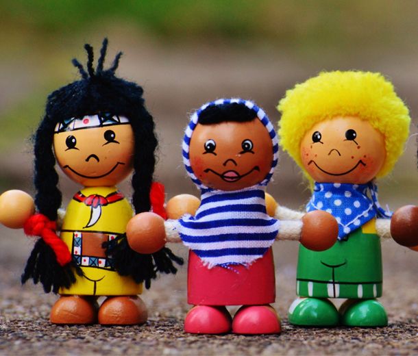 Pad Printing solutions for Doll Eyes |pad printing machine for doll eye printing |high precision printing on doll eyes |multicolor printing for realistic doll eyes |fine detail printing on doll eye surface |custom printing on plastic doll eyes |micro printing on small curved surfaces |automatic doll eye printing machine
                                        